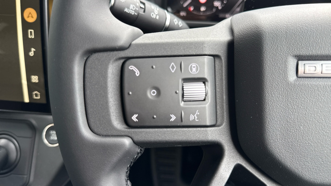 Land Rover Defender 3.0 D350 Trophy Edition Deep Sandglow 110 5dr Auto Diesel Estate - Image 32